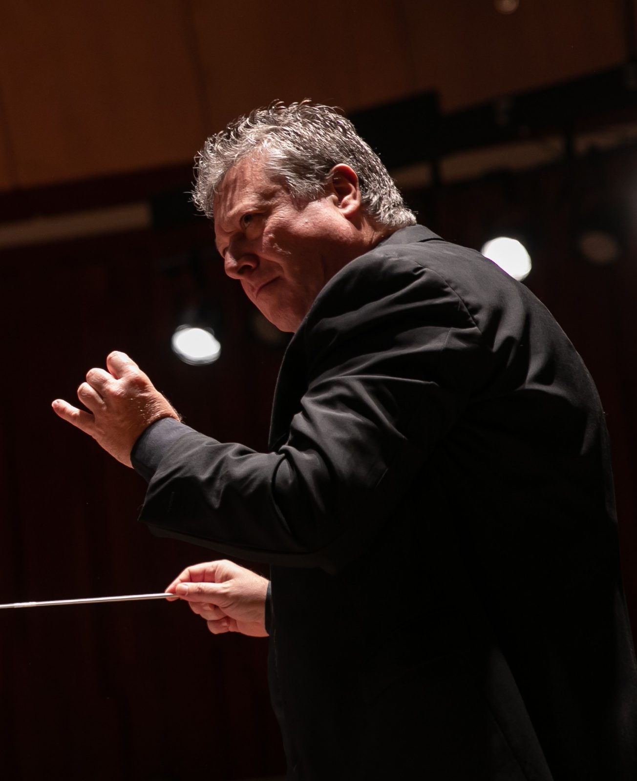Foto do maestro argentino Carlos Vieu