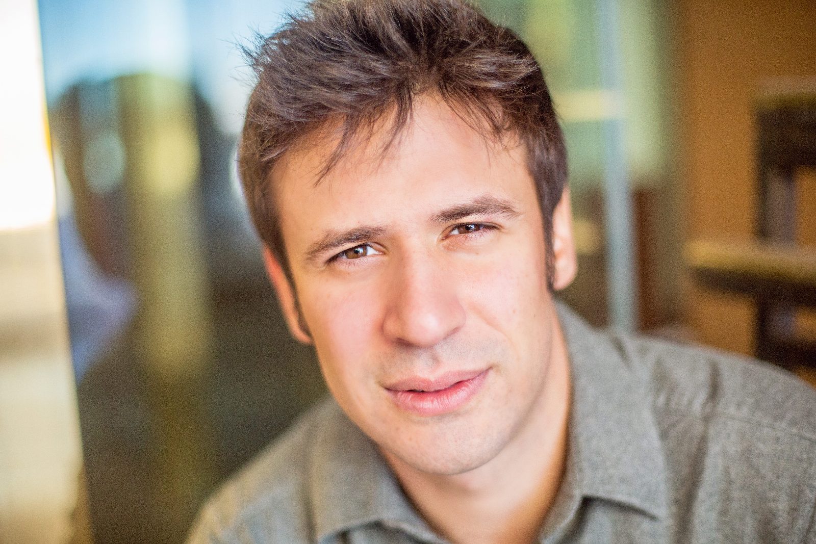 Foto do pianista brasileiro/romeno Cristian Budu