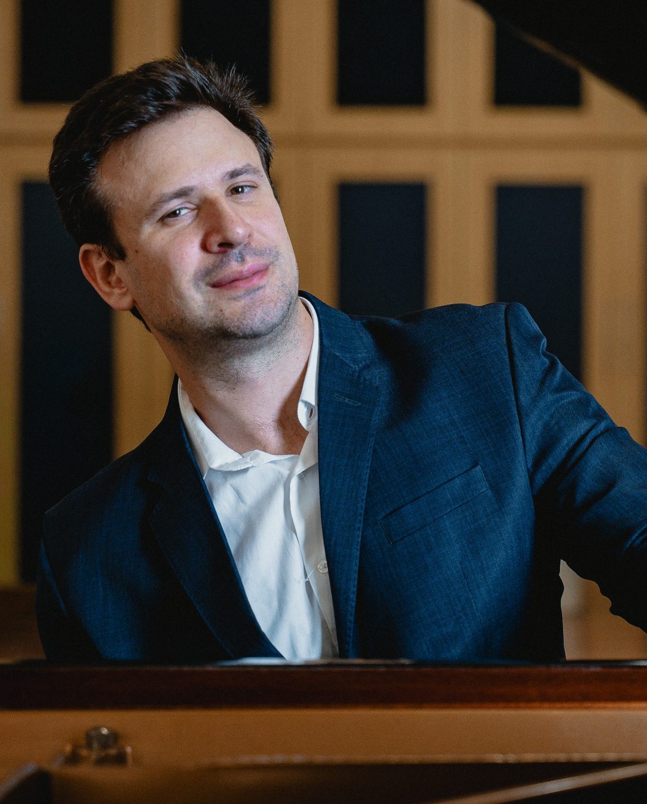 Foto do pianista brasileiro/romeno Cristian Budu
