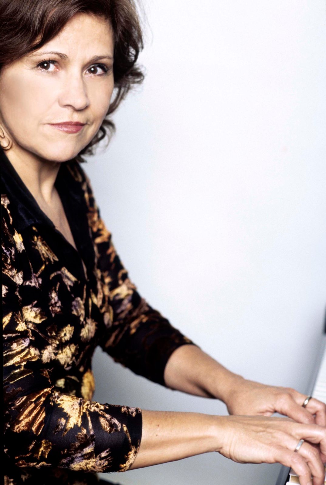 Foto da pianista brasileira Cristina Ortiz