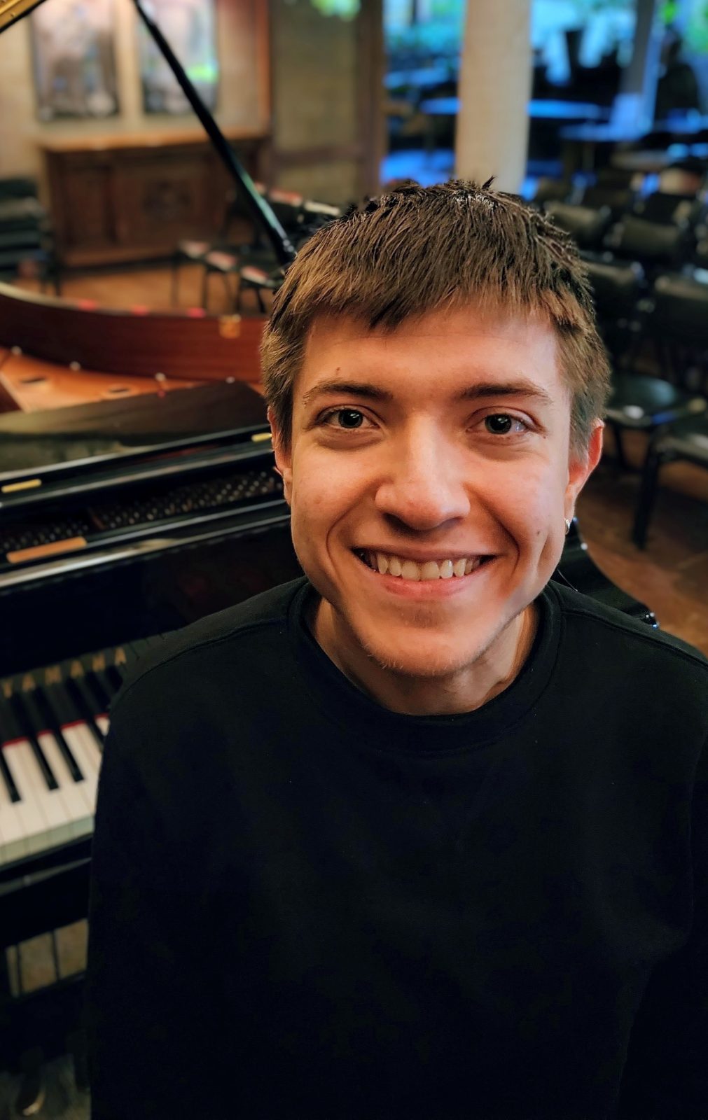 Foto do pianista brasileiro Estefan Iatcekiw
