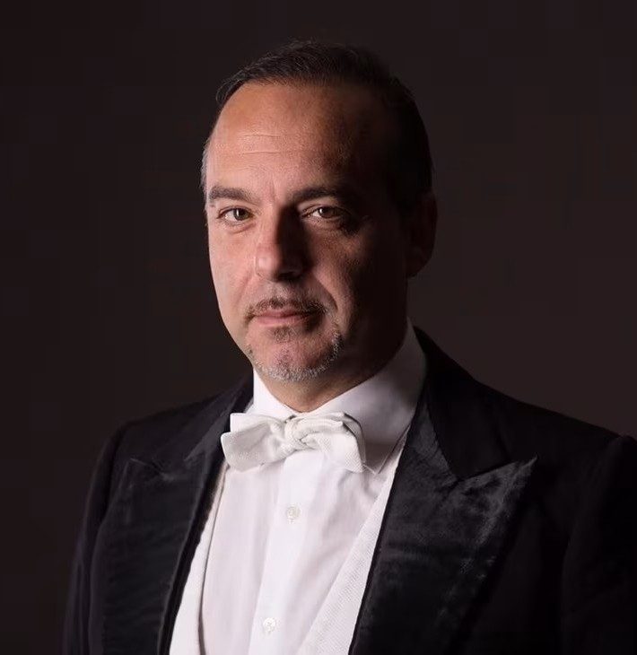 Foto do maestro italiano Gianluca Martinenghi