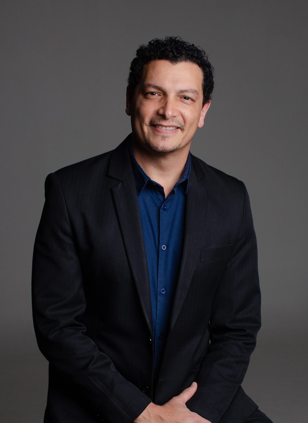 Foto do barítono brasileiro Johnny França