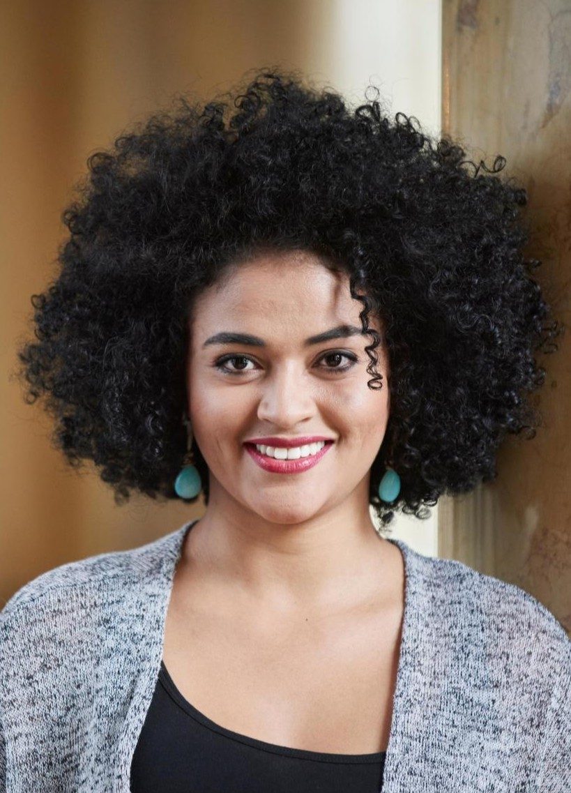 Foto da mezzo-soprano brasileira Josy Santos