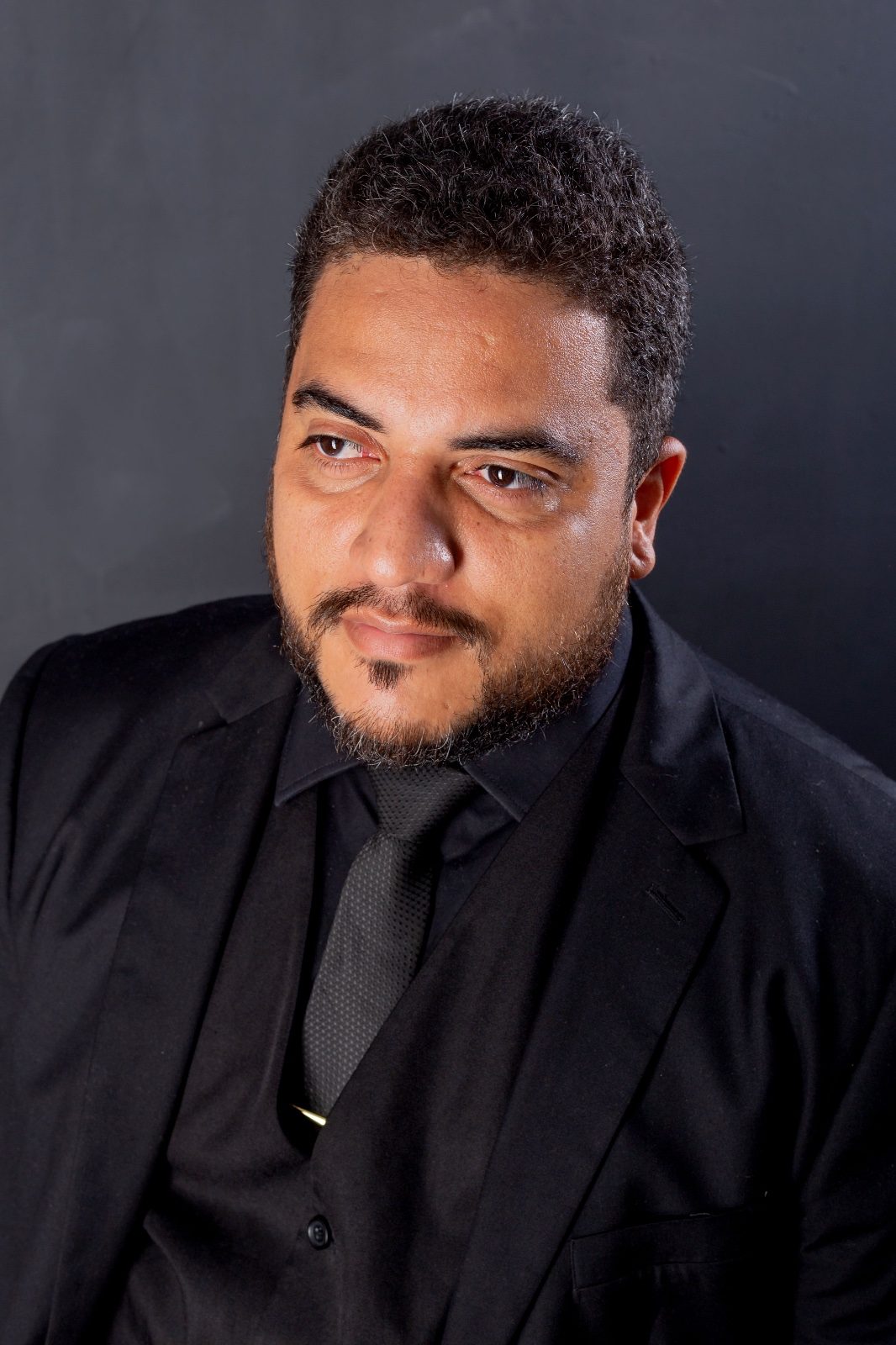 Foto do tenor brasileiro Lucas Melo