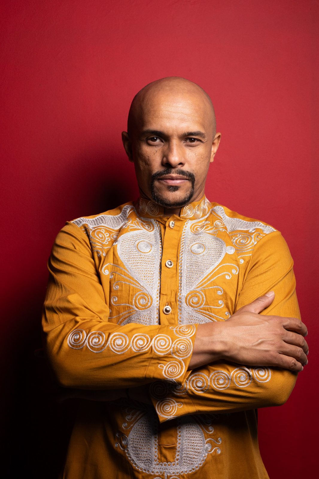 Foto do tenor brasileiro Mar Oliveira
