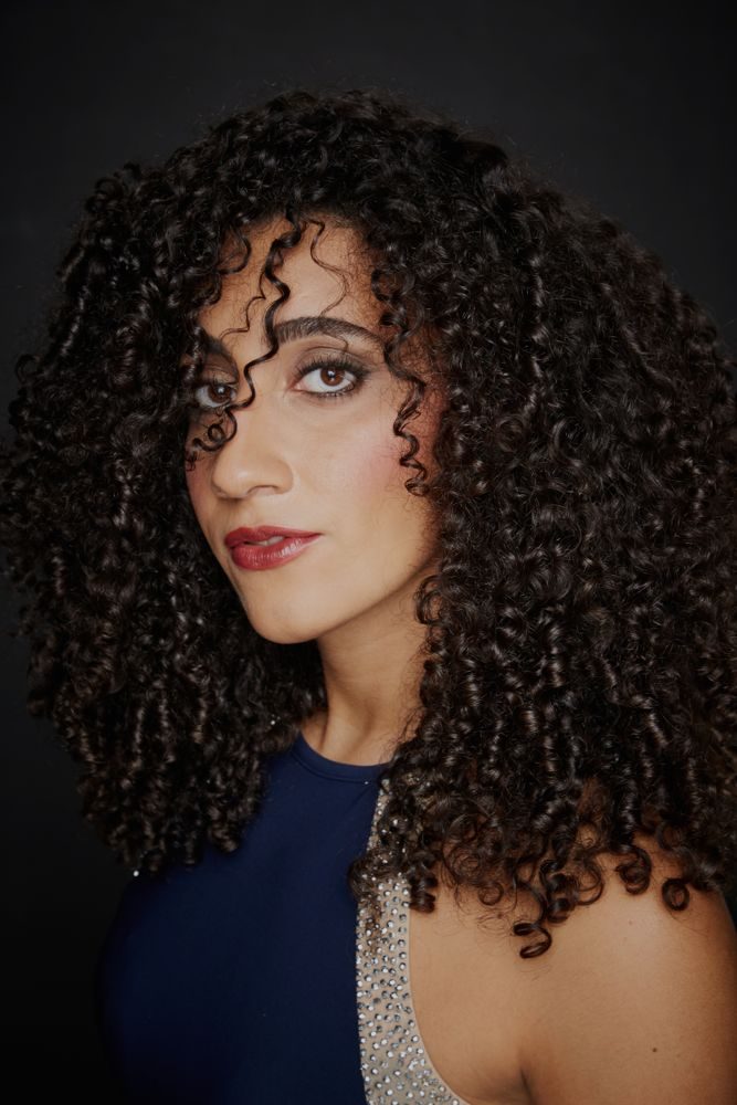 Foto da mezzo-soprano brasileira Monique Galvão